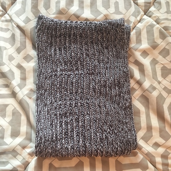 ⭐️SALE NWOT Brown and White Knit Infinity Scarf - Picture 3 of 5